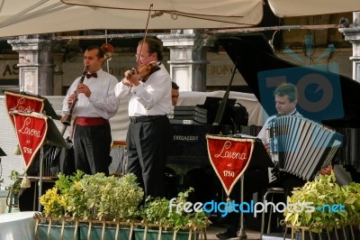 Musicia Playing In St Marks Square Venice Stock Photo