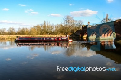 Narrow Boat On The Thames Stock Photo