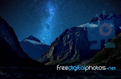 Nice Star Over Mountain At Milford Sound, New Zealand Stock Photo