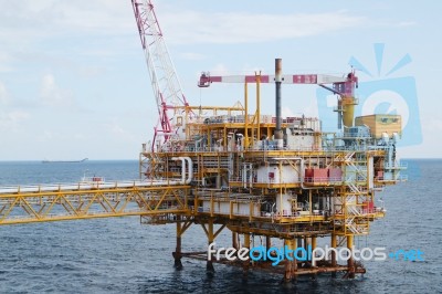 Offshore Construction Platform For Production Oil And Gas Oil And Gas Industry Stock Photo