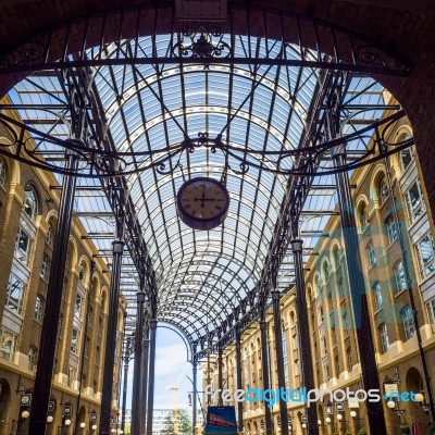 Old And Modern Architecture At Hays Galleria In London Stock Photo