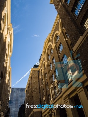 Old Buildings Around Hays Galleria In London Stock Photo