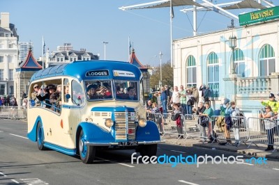 Old Bus Approaching The Finish Line Of The London To Brighton Ve… Stock Photo