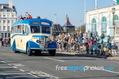 Old Bus Approaching The Finish Line Of The London To Brighton Ve… Stock Photo