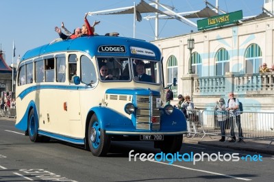 Old Bus Approaching The Finish Line Of The London To Brighton Ve… Stock Photo