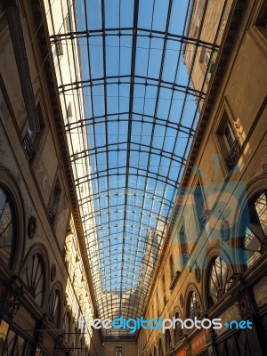 Old Gallery Building In Need Of Renovation In Bordeaux Stock Photo