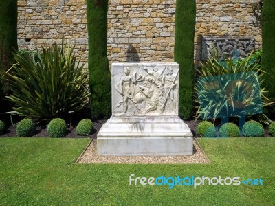 Old Memorial In The Garden At Hever Castle Stock Photo