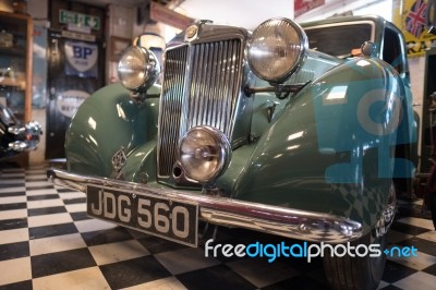 Old Mg In The Motor Museum At Bourton-on-the-water Stock Photo