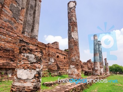 Old Temple Architecture In Ayutthaya Historical Park, Ayutthaya,… Stock Photo