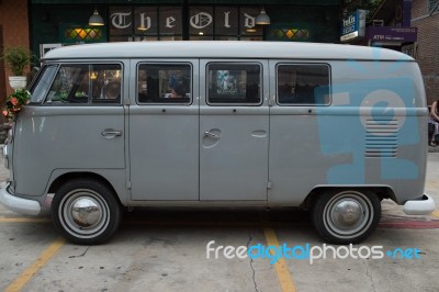 Old Vintage Volkswagen Van At Night Market, Srinakarin Road Stock Photo