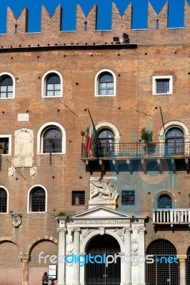 Palace Of Cansignorio In Plaza Del Signori Verona Stock Photo