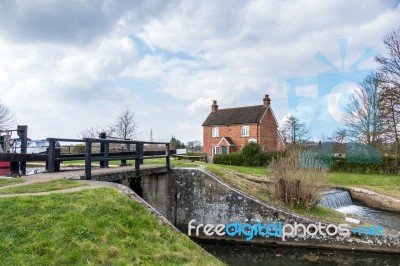 Papercourt Lock On The River Wey Navigations Canal Stock Photo