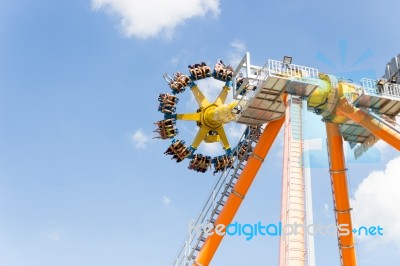 Pathumtanee Thailand - September 26 Unidentified People Play Amusement Machine On September 26, 2015 Stock Photo