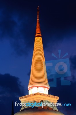 Peak Pagoda Of Wat Phra Mahathat Woramahawihan Is The Main Buddh… Stock Photo