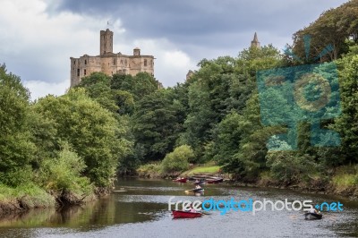 People Rowing Along The River Coquet In Warkworth Stock Photo