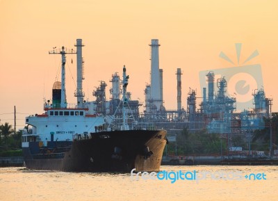 Petroleum Gas Container Ship And Oil Refinery Plant Industry Est… Stock Photo