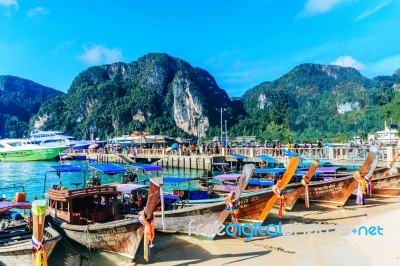 Phi-phi Island, Krabi, Thailand - November 10, 2016: Longtrail B… Stock Photo