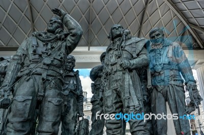 Philip Jackson's Sculpture Commemorating Raf Bomber Command In L… Stock Photo