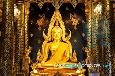 Phra Buddha Chinnarat At Phra Si Rattana Mahathat Temple ,phitsa… Stock Photo