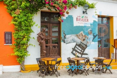 Picturesque Facade Of Pizza Place At Plaza Del Pozo, Well Plaza,… Stock Photo