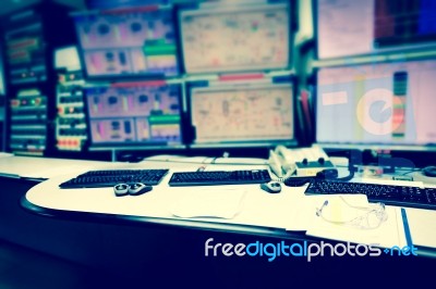 Plant Control Room And Computer Monitors For Operate And Monitor… Stock Photo