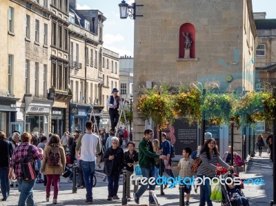 Playing The Violin Whilst Balancing On A Titghtrope Stock Photo