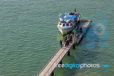 Pleasure Boat Operating From Alum Bay To The Needles Isle Of Wig… Stock Photo