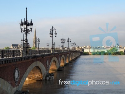 Pont De Pierre Spanning The River Garonne In Bordeaux Stock Photo