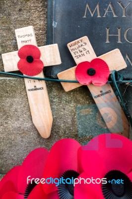 Poppies On The War Memorial  On Remembrance Sunday In East Grins… Stock Photo