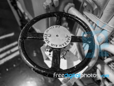 Pressure Control Wheel On Hms Belfast Stock Photo