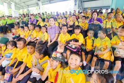 Primary Students Visit The Zoo, In The Jul 27, 2016. Bangkok Thailand Stock Photo