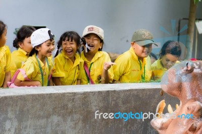 Primary Students Visit The Zoo, In The Jul 27, 2016. Bangkok Thailand Stock Photo