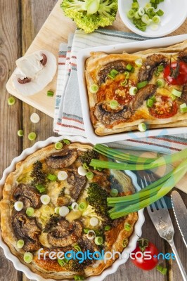 Quiche Lorraine With Chicken, Mushrooms And Broccoli Stock Photo