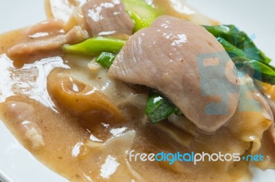 Rad Na, Famous Thai Chinese Style Wide Rice Noodle Dish With Tasty Tender Pork With Thick Gravy Sauce. Close Up Stock Photo