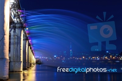 Rainbow Fountain Show At Banpo Bridge In Seoul, South Korea Stock Photo