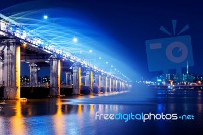 Rainbow Fountain Show At Banpo Bridge In Seoul, South Korea Stock Photo