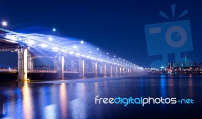 Rainbow Fountain Show At Banpo Bridge In Seoul, South Korea Stock Photo