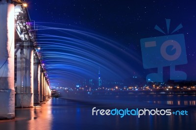 Rainbow Fountain Show At Banpo Bridge In Seoul, South Korea Stock Photo