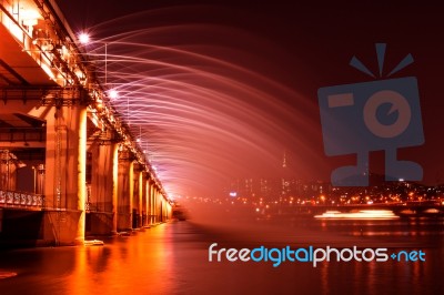 Rainbow Fountain Show At Banpo Bridge In Seoul, South Korea Stock Photo