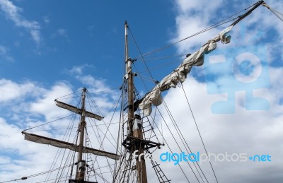 Rigging On An Old Yacht Moored In Los Christianos Harbour Teneri… Stock Photo