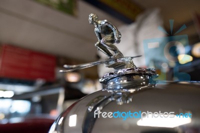 Riley Adelphi 1938 Emblem  In The Motor Museum At Bourton-on-the… Stock Photo