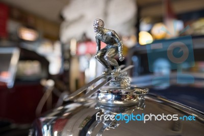 Riley Adelphi 1938 Emblem  In The Motor Museum At Bourton-on-the… Stock Photo