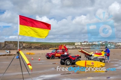 Rnli Lifeguards On Duty At Bude In Cornwall Stock Photo