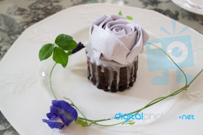 Romantic Violet Rose Homemade Cup Cake Stock Photo