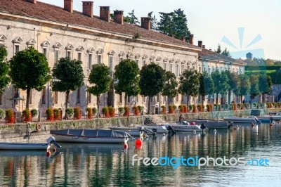 Row Of Houses In Desenzano Del Garda Stock Photo