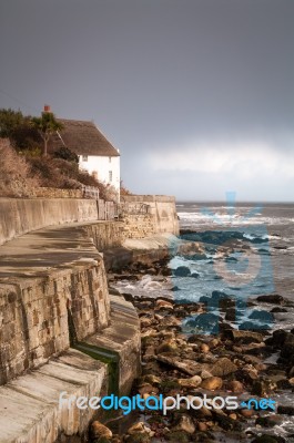 Runwick Bay White House-north Yorkshire-uk Stock Photo