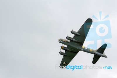 Sally B Boeing B17 Bomber Flying Over Shorham Airfield Stock Photo