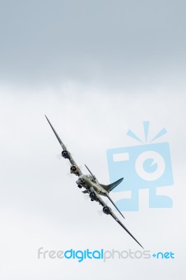 Sally B Boeing B17 Bomber Flying Over Shorham Airfield Stock Photo