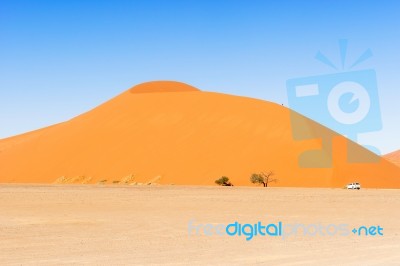 Sand Dune In The Namibian Desert Near Sossusvlei Stock Photo