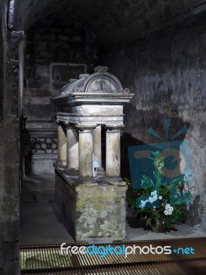 Sarcophagus In The Crypt Of The Basilica St Seurin In Bordeaux Stock Photo